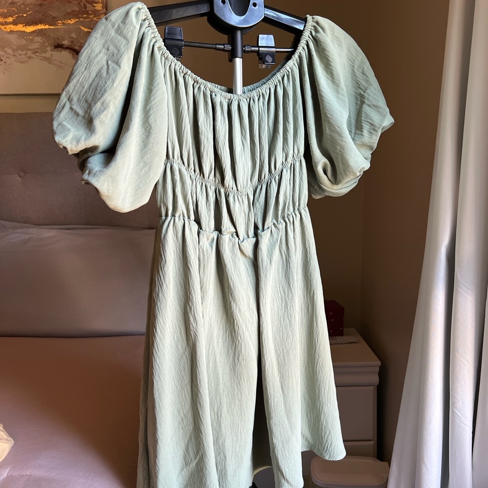 Sleek Polyester Jacket in Light Gray